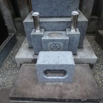 狛江市の墓地　花筒・香炉についてのご相談と交換作業