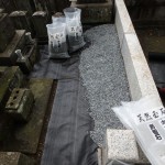 狛江市の寺院墓地　化粧砂利の敷き込みに行ってきました