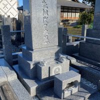 シンプルなデザインの縦洋型石塔を建てました。川崎市多摩区の寺院墓地| 神奈川県川崎市のお墓は吉澤石材店