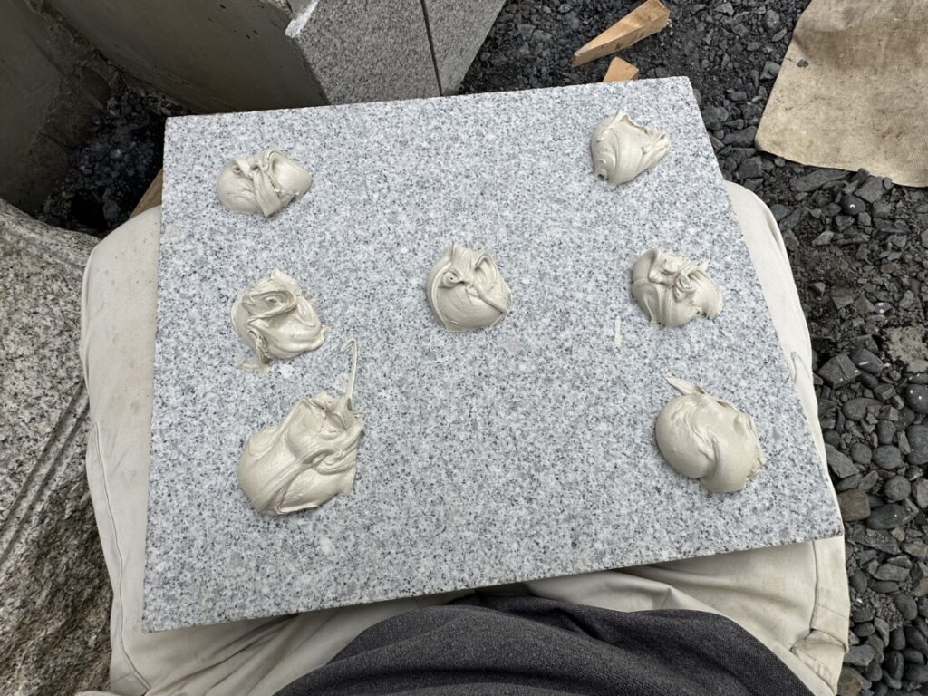 張り石現場から見る「接着剤の選び方」| 神奈川県川崎市のお墓は吉澤石材店