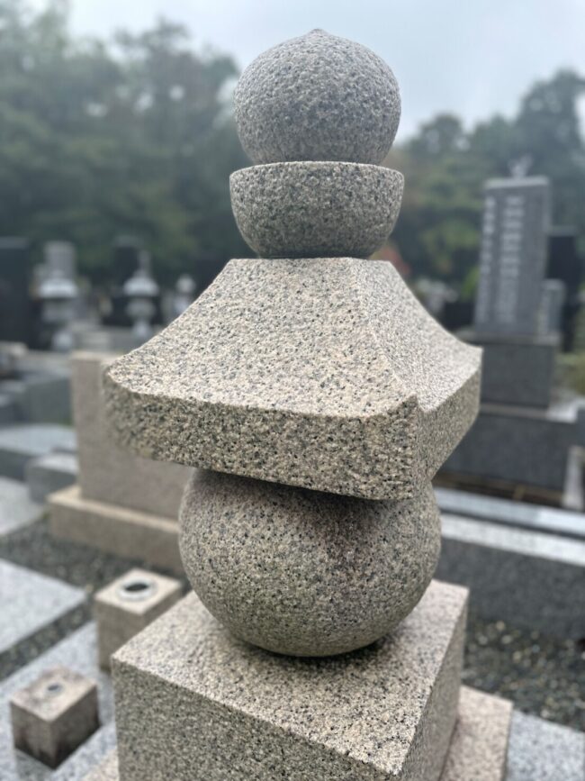 犬島石 五輪塔 たたき仕上げ 2025年 雨天