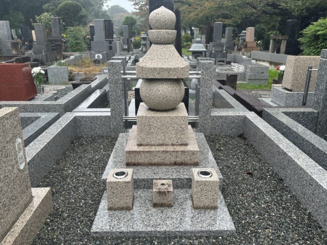 犬島石 五輪塔 たたき仕上げ 2025年 雨天